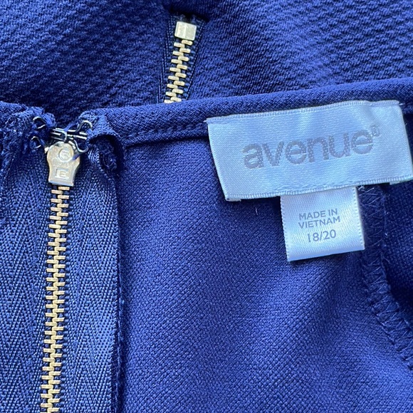 Avenue Navy Short Sleeve Dress with Zipper in Back (Size 18/20) - Picture 14 of 16